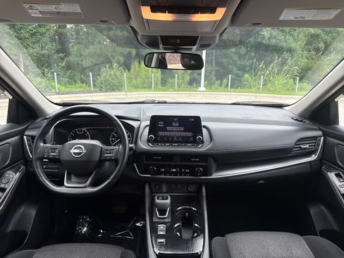 Used 2025 Nissan Rogue SV FWD image 16