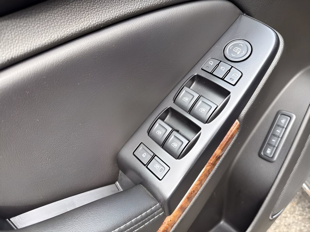 Used 2017 Chevrolet Suburban Premier AWD/4WD image 19
