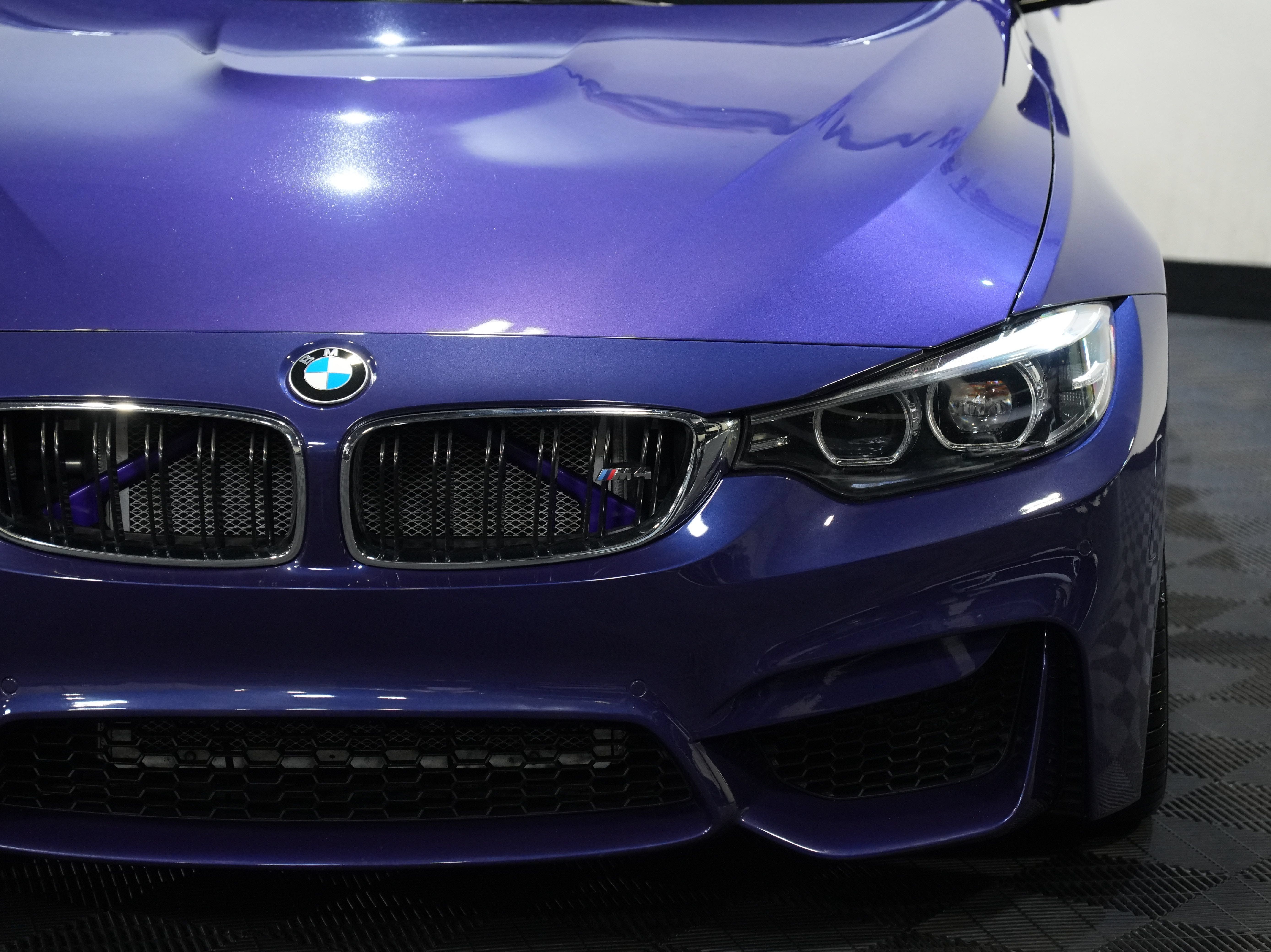 Used 2020 BMW M4 Coupe w/ Competition Package RWD image 10