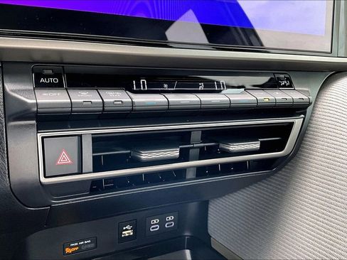 Certified 2025 Toyota Camry SE FWD image 15