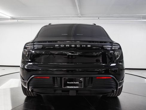 Certified 2025 Porsche Macan Electric image 6