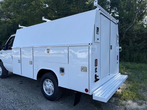 New 2026 Ford E-350 and Econoline 350 Super Duty w/ Power Equipment Group RWD image 5