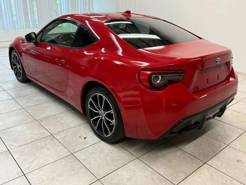 Used 2018 Toyota 86 RWD image 7