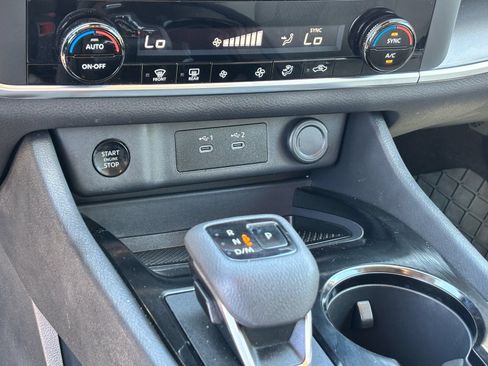 Used 2025 Nissan Rogue SV FWD image 26