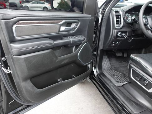 Used 2025 RAM 1500 Laramie w/ Sport Appearance Package AWD/4WD image 17