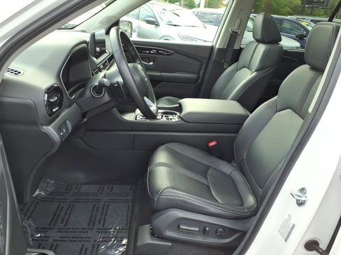 Certified 2024 Honda Pilot Touring image 4