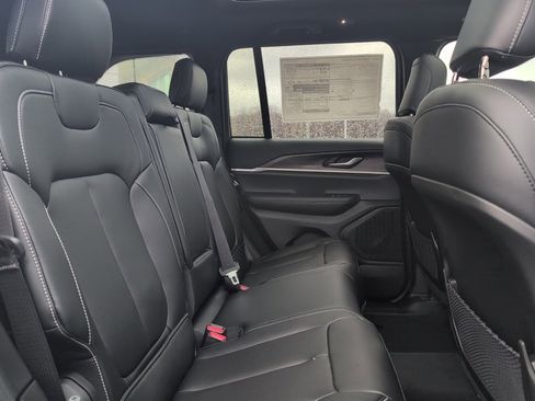 New 2025 Jeep Grand Cherokee Limited image 12