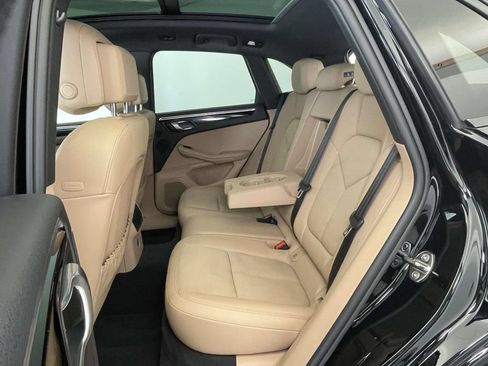 Certified 2023 Porsche Macan AWD/4WD image 19