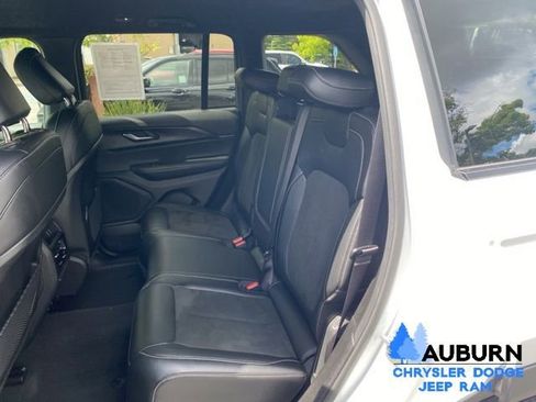 Used 2025 Jeep Grand Cherokee Altitude AWD/4WD image 24
