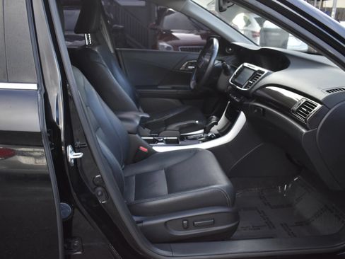 Used 2017 Honda Accord EX-L image 10