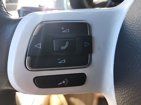 Used 2013 Volkswagen Beetle TDI image 10