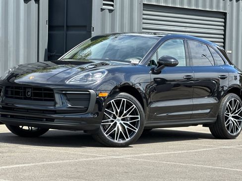 Certified 2026 Porsche Macan AWD/4WD image 1