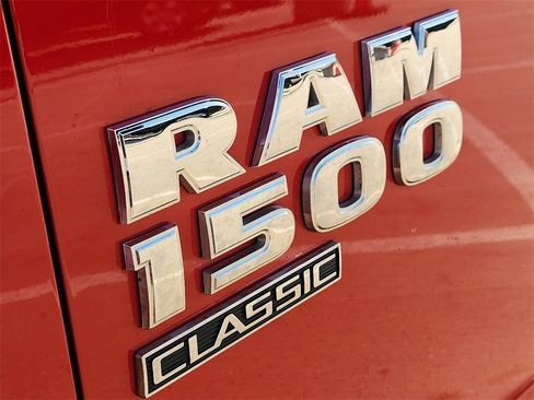 Used 2019 RAM 1500 Classic SLT image 11