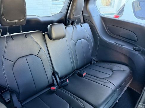New 2026 Chrysler Pacifica Select image 7