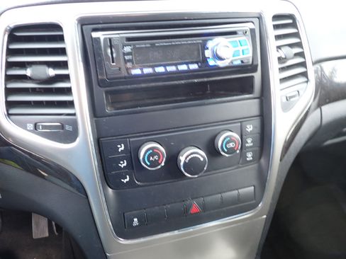 Used 2012 Jeep Grand Cherokee Laredo w/ Laredo E Group image 36