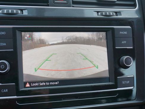 Used 2018 Volkswagen Golf Alltrack S image 16