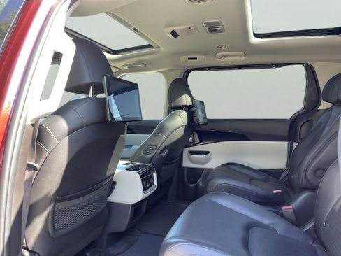 Certified 2022 Kia Carnival SX Prestige image 12