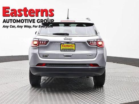 Used 2022 Jeep Compass Latitude AWD/4WD image 6