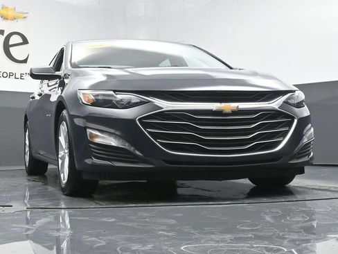 Used 2025 Chevrolet Malibu LT FWD image 3