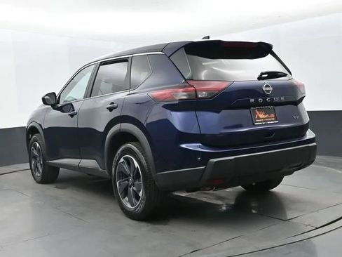 Used 2024 Nissan Rogue SV FWD image 9