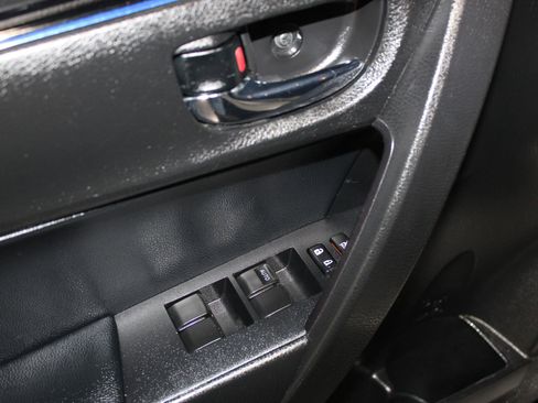 Used 2018 Toyota Corolla SE FWD image 9