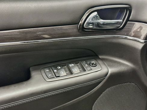 Used 2021 Jeep Grand Cherokee Overland AWD/4WD image 15