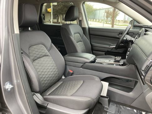 Used 2024 Nissan Pathfinder SV image 28