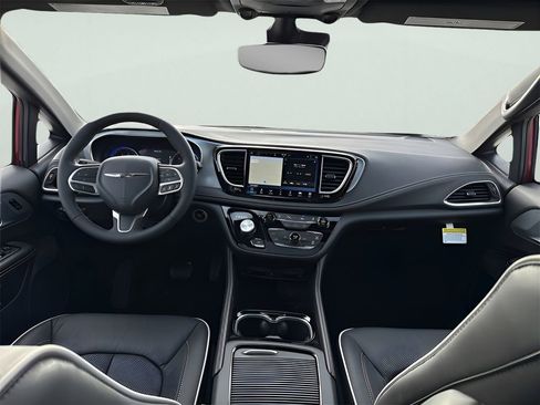 New 2026 Chrysler Pacifica Limited w/ Uconnect Theater Family Group image 16