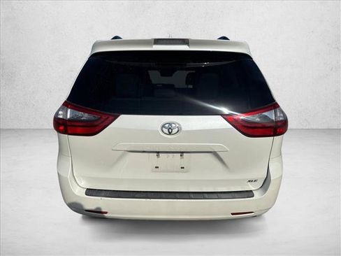 Used 2020 Toyota Sienna XLE FWD image 6