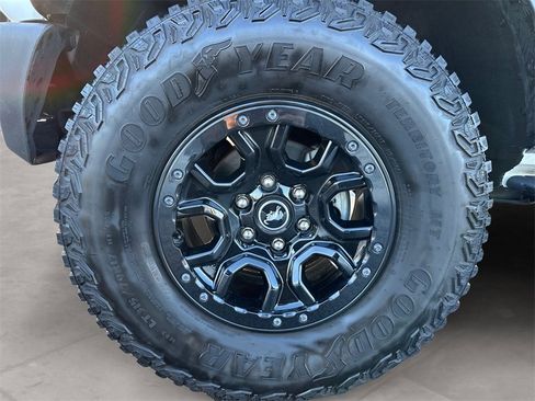 Used 2022 Ford Bronco Wildtrak image 14