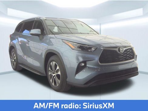 Used 2022 Toyota Highlander XLE FWD image 5