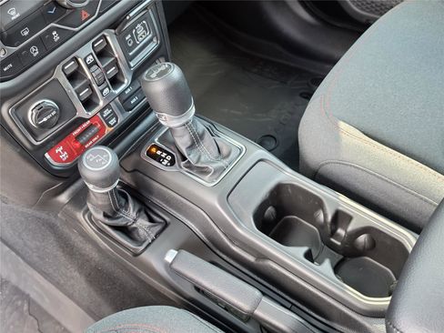New 2026 Jeep Wrangler Unlimited Rubicon AWD/4WD image 31