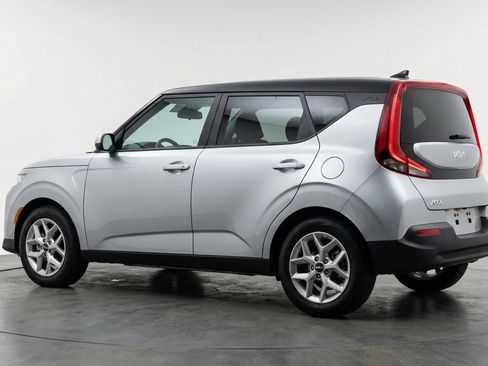 Used 2025 Kia Soul LX w/ LX Technology Package FWD image 6