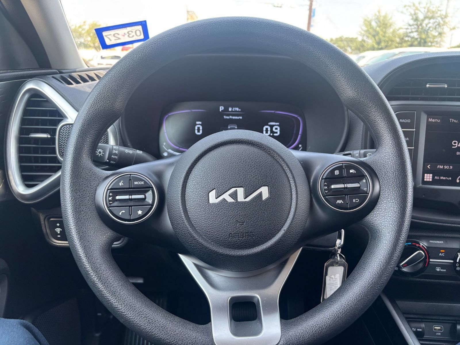 Used 2025 Kia Soul LX w/ LX Technology Package FWD image 25