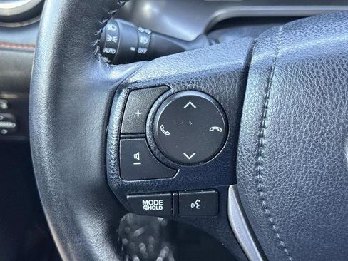 Used 2018 Toyota RAV4 SE w/ Advanced Technology Package image 10