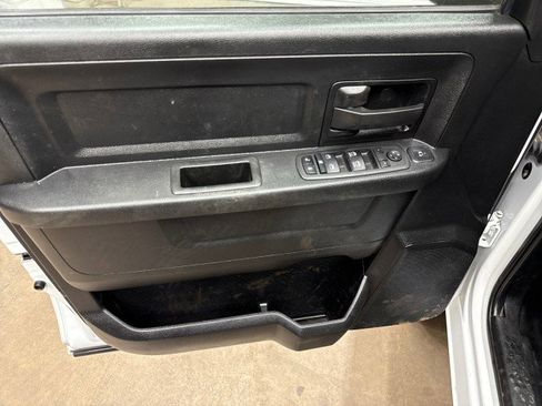 Used 2024 RAM 2500 Tradesman w/ Chrome Appearance Group image 29