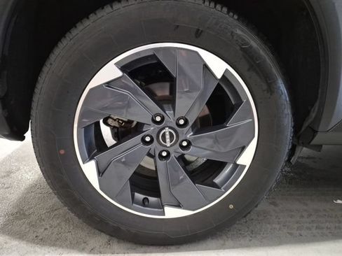 Used 2024 Nissan Rogue SV FWD image 26