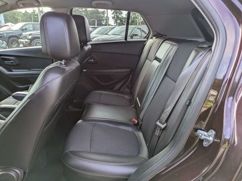 Used 2020 Chevrolet Trax LT w/ LT Convenience Package FWD image 14