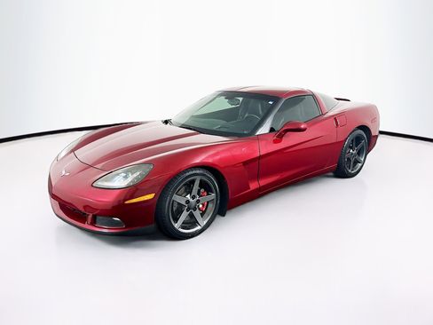 Used 2005 Chevrolet Corvette Coupe w/ Preferred Equipment Group RWD image 3
