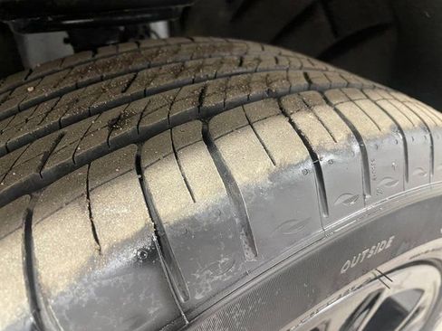 Used 2022 GMC Acadia SLE image 8