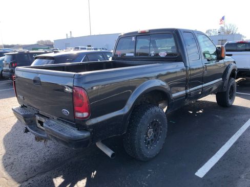 Used 2003 Ford F250 XLT image 4