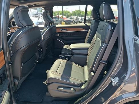 Used 2025 Jeep Grand Cherokee L Summit AWD/4WD image 10