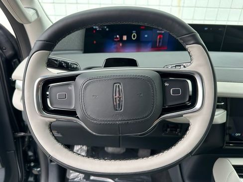 New 2026 Lincoln Navigator L Reserve AWD/4WD image 9