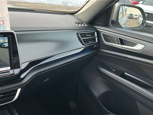 Used 2024 Volkswagen Atlas Cross Sport SEL R-Line image 19