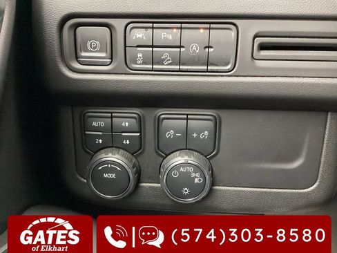 Used 2023 Chevrolet Suburban Premier image 29