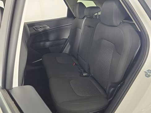 Used 2023 Kia Sportage LX image 17