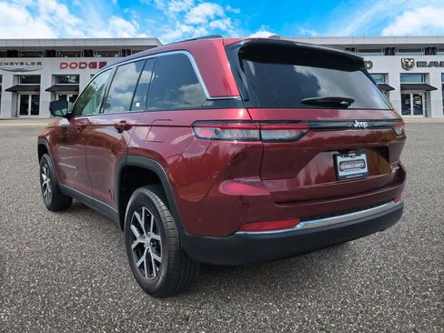 Used 2025 Jeep Grand Cherokee Limited RWD image 6