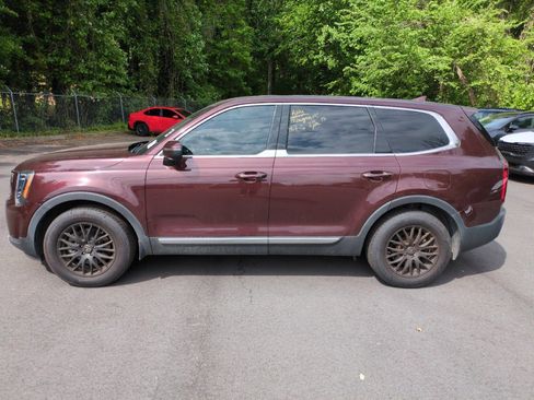 Used 2020 Kia Telluride LX AWD/4WD image 3