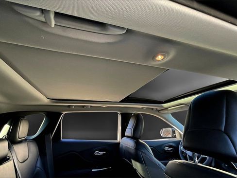 Certified 2022 Jeep Cherokee Latitude Lux w/ Sun & Sound Group image 14