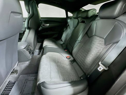 Used 2022 Audi e-tron GT Premium Plus image 9